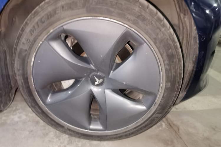 Used Tesla Model 3 2020 Standard Range Rear-Wheel Drive Upgraded Version Right Front Wheel Hub