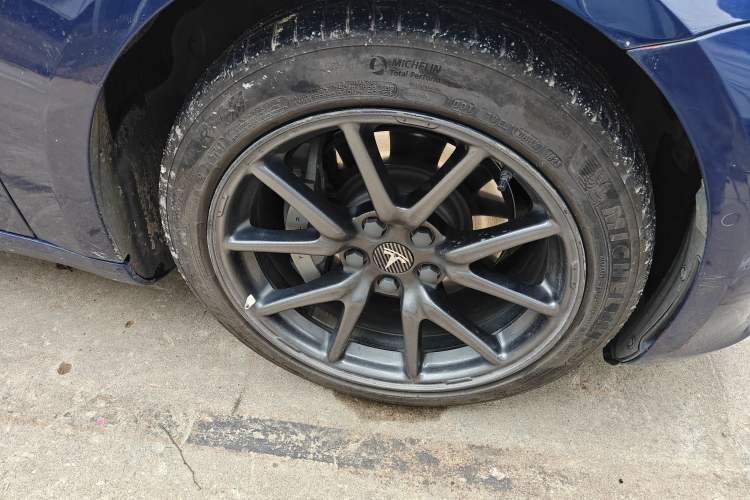 Used Tesla Model 3 2020 Revised Version Standard Range Rear-Wheel Drive – Upgraded Edition Right Front Wheel Hub