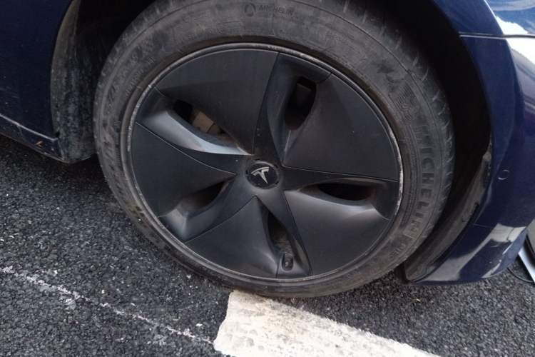 Used Tesla Model 3 2020 Revised Version Standard Range Rear-Wheel Drive – Upgraded Edition Right Front Wheel Hub