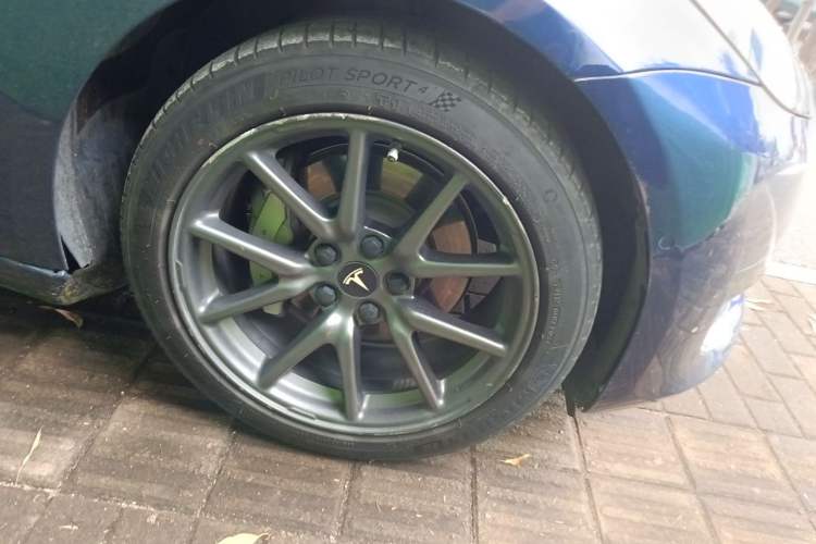 Used Tesla Model 3 2020 Revised Version Standard Range Rear-Wheel Drive – Upgraded Edition Right Front Wheel Hub