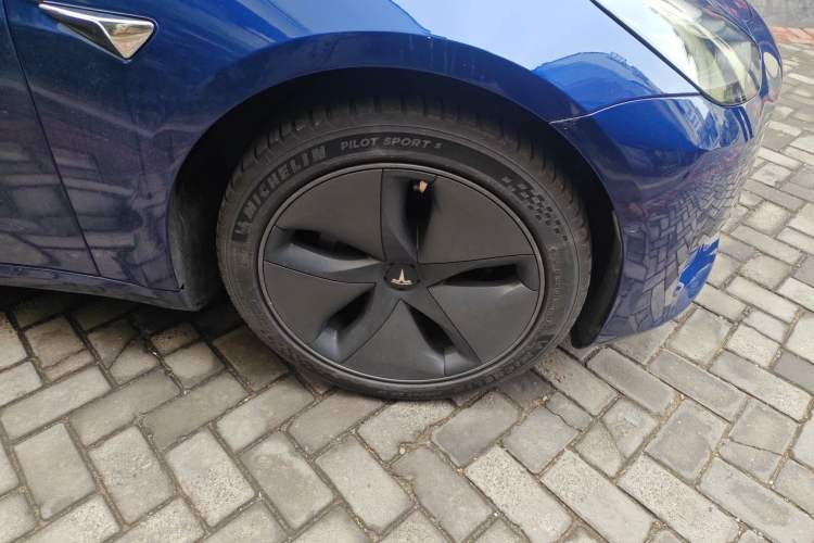 Used Tesla Model 3 2020 Revised Version Standard Range Rear-Wheel Drive – Upgraded Edition Right Front Wheel Hub