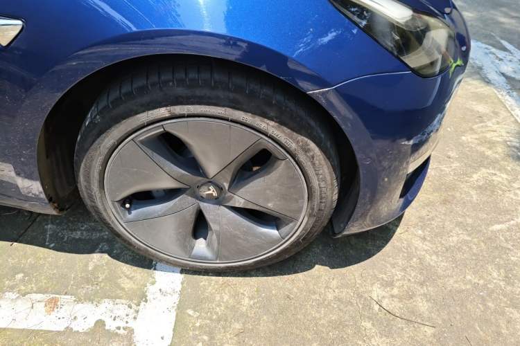 Used Tesla Model 3 2020 Long-Range Rear-Wheel-Drive Version Right Front Wheel Hub