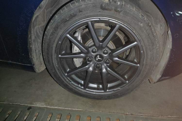 Used Tesla Model 3 2020 Long-Range Rear-Wheel-Drive Version Right Front Wheel Hub
