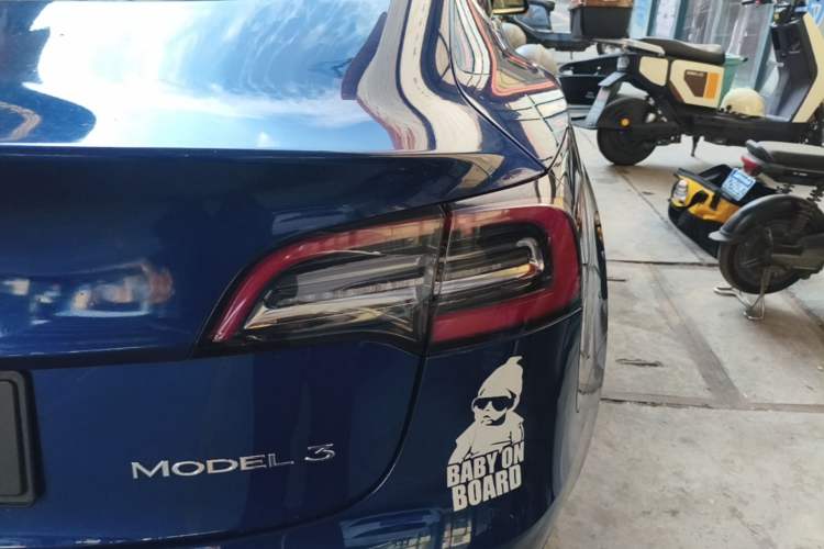 Used Tesla Model 3 2020 Revised Version Standard Range Rear-Wheel Drive – Upgraded Edition Right Rear Taillight