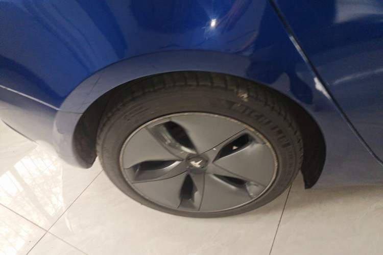 Used Tesla Model 3 2020 Revised Version Standard Range Rear-Wheel Drive – Upgraded Edition Right Rear Wheel Hub