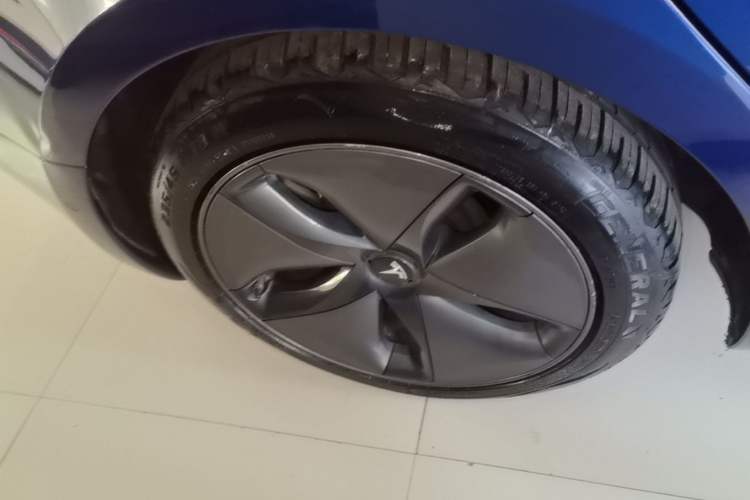 Used Tesla Model 3 2020 Revised Version Standard Range Rear-Wheel Drive – Upgraded Edition Right Rear Wheel Hub