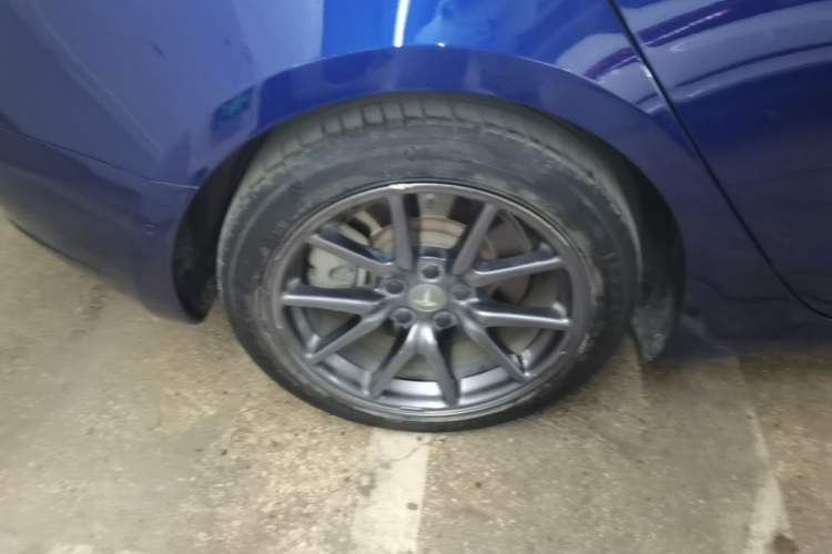 Used Tesla Model 3 2020 Revised Version Standard Range Rear-Wheel Drive – Upgraded Edition Right Rear Wheel Hub