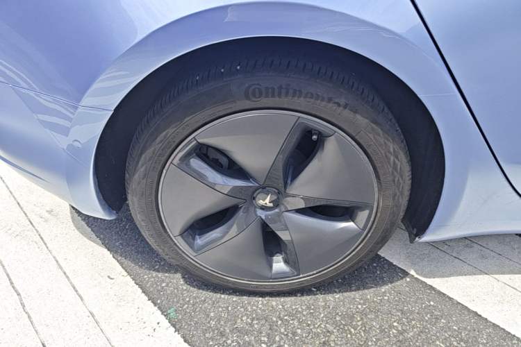 Used Tesla Model 3 2020 Revised Version Standard Range Rear-Wheel Drive – Upgraded Edition Right Rear Wheel Hub