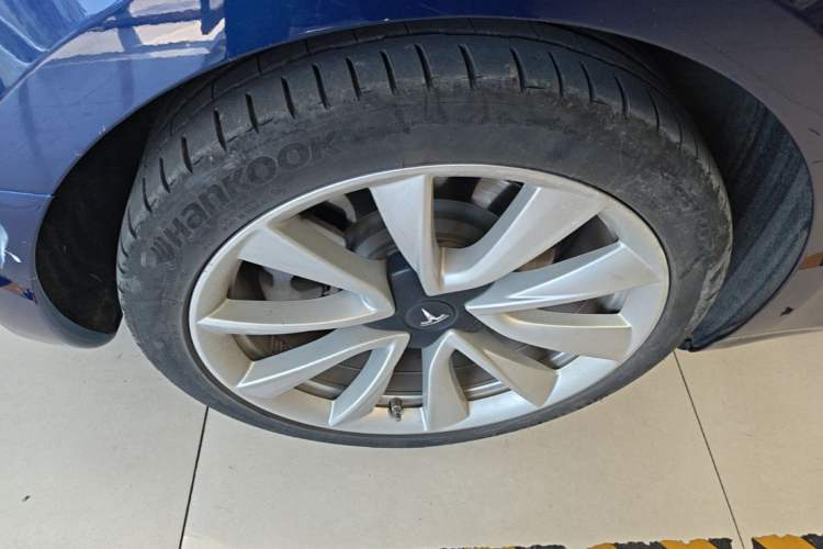 Used Tesla Model 3 2020 Revised Version Standard Range Rear-Wheel Drive – Upgraded Edition Right Rear Wheel Hub