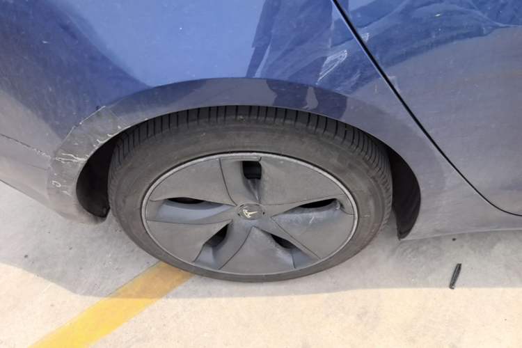 Used Tesla Model 3 2020 Revised Version Standard Range Rear-Wheel Drive – Upgraded Edition Right Rear Wheel Hub