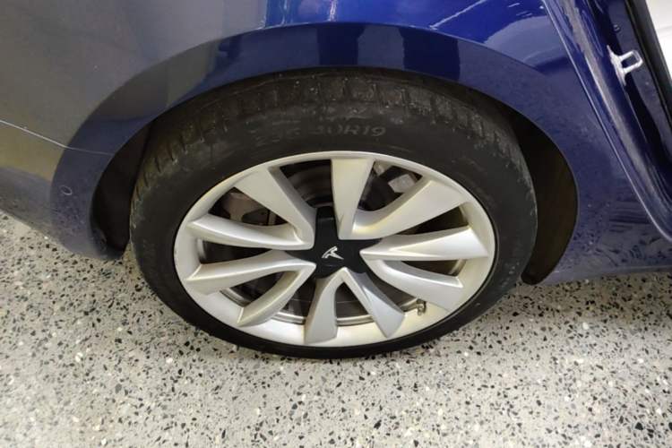 Used Tesla Model 3 2020 Refreshed Version Long-Range Rear-Wheel Drive Right Rear Wheel Hub