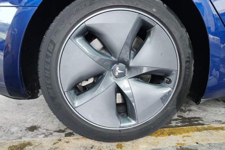 Used Tesla Model 3 2020 Revised Version Standard Range Rear-Wheel Drive – Upgraded Edition Right Rear Wheel Hub