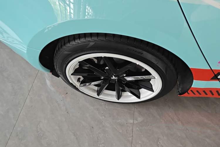Used Tesla Model 3 2020 Revised Version Standard Range Rear-Wheel Drive – Upgraded Edition Right Rear Wheel Hub