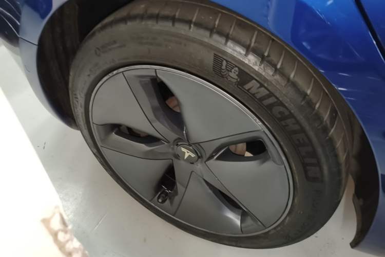 Used Tesla Model 3 2020 Revised Version Standard Range Rear-Wheel Drive – Upgraded Edition Right Rear Wheel Hub