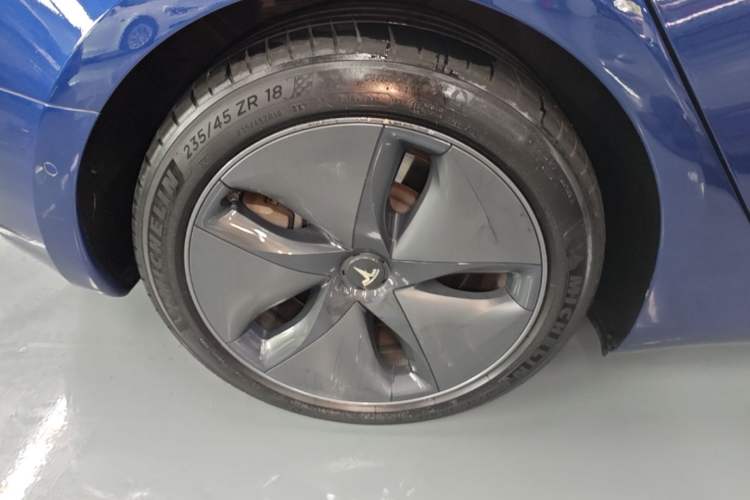 Used Tesla Model 3 2020 Revised Version Standard Range Rear-Wheel Drive – Upgraded Edition Right Rear Wheel Hub