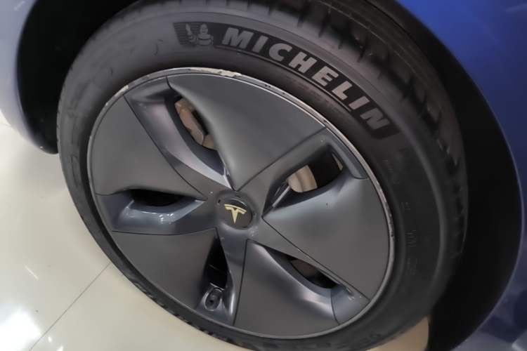 Used Tesla Model 3 2020 Revised Version Standard Range Rear-Wheel Drive – Upgraded Edition Right Rear Wheel Hub