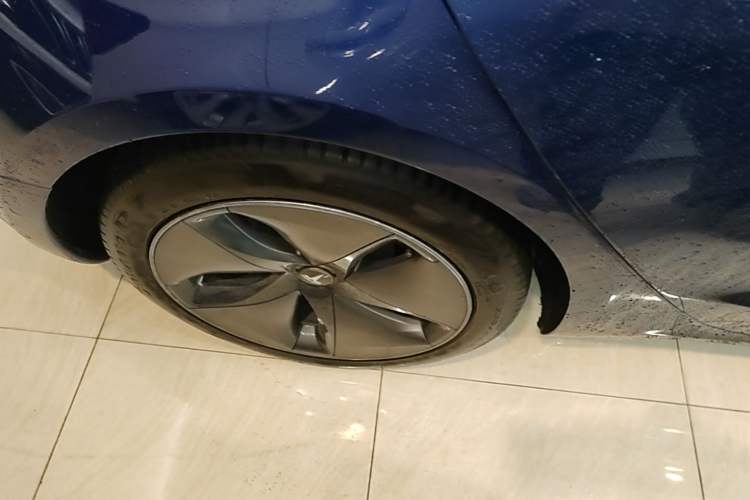 Used Tesla Model 3 2020 Revised Version Standard Range Rear-Wheel Drive – Upgraded Edition Right Rear Wheel Hub
