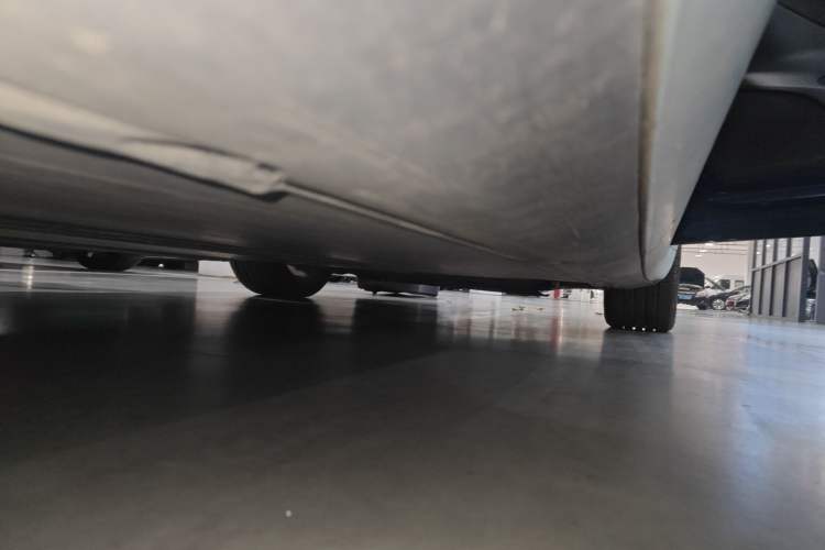 Used Tesla Model 3 2020 Long-Range Rear-Wheel-Drive Version Right Side Sill