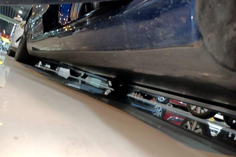 Used Tesla Model 3 2020 Refreshed Version Long-Range Rear-Wheel Drive Right Side Sill