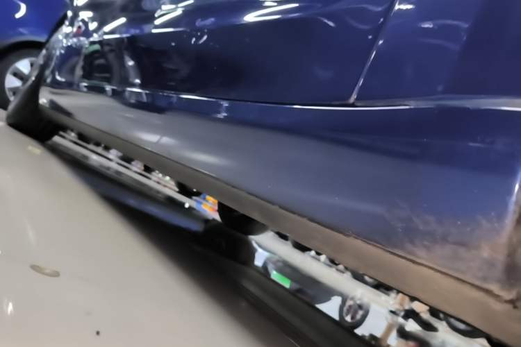 Used Tesla Model 3 2020 Revised Version Standard Range Rear-Wheel Drive – Upgraded Edition Right Side Sill