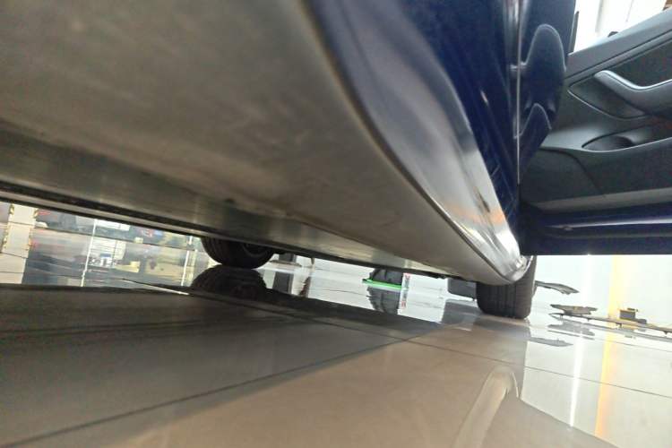 Used Tesla Model 3 2020 Standard Range Rear-Wheel Drive Upgraded Version Right Side Sill