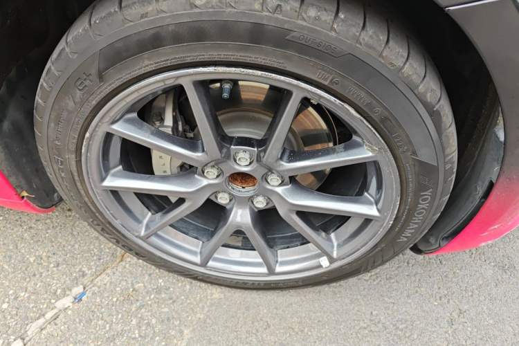 Used Tesla Model 3 2020 Revised Version Standard Range Rear-Wheel Drive – Upgraded Edition Right Front Wheel Hub