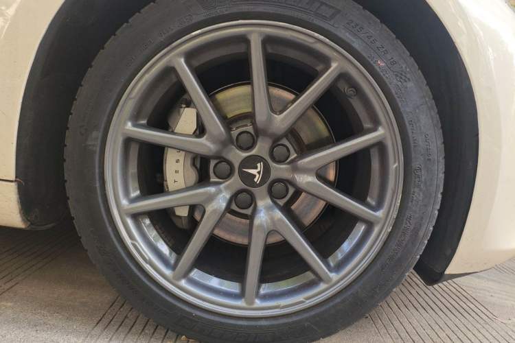Used Tesla Model 3 2020 Standard Range Rear-Wheel Drive Upgraded Version Right Front Wheel Hub