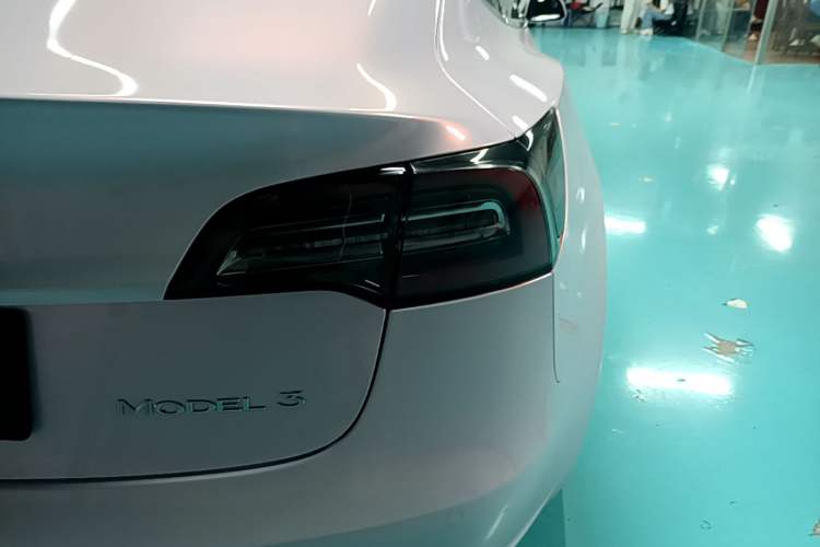Used Tesla Model 3 2020 Revised Version Standard Range Rear-Wheel Drive – Upgraded Edition Right Rear Taillight