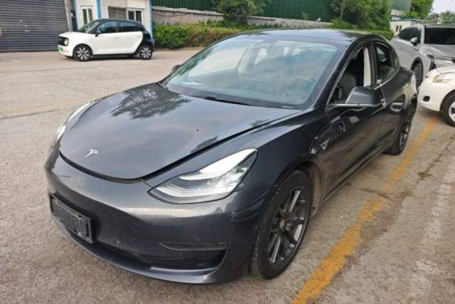 Ojetý Tesla Model 3 2020 Long-Range Rear-Wheel-Drive Version