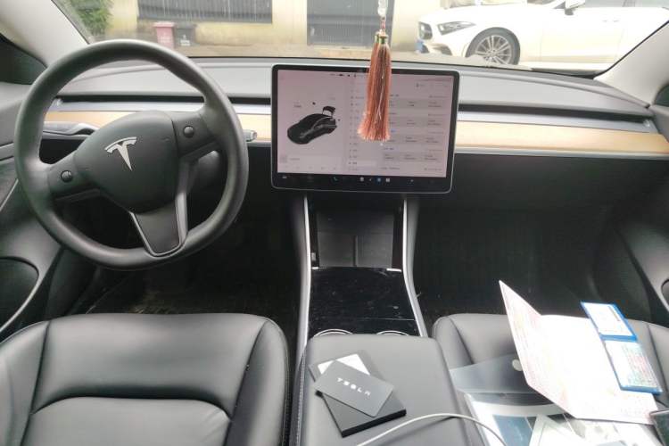 Used Tesla Model 3 2020 Revised Version Standard Range Rear-Wheel Drive – Upgraded Edition Center Console