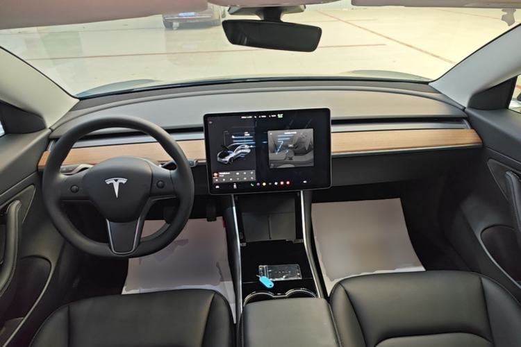 Used Tesla Model 3 2020 Revised Version Standard Range Rear-Wheel Drive – Upgraded Edition Center Console