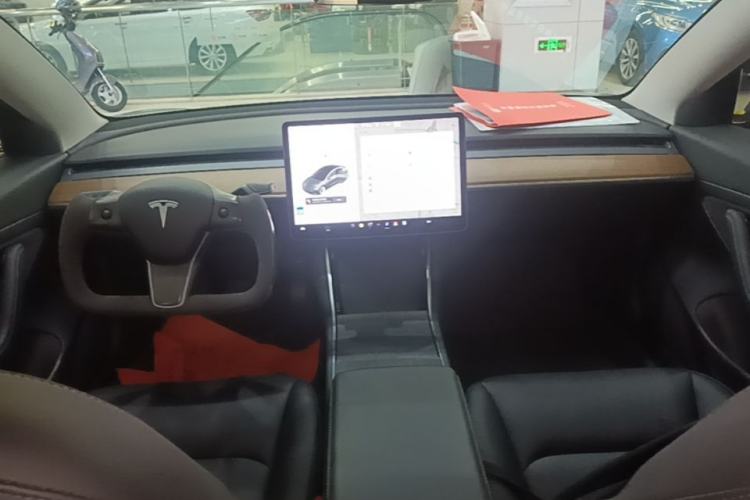 Used Tesla Model 3 2020 Revised Version Standard Range Rear-Wheel Drive – Upgraded Edition Center Console