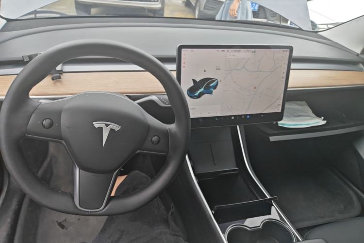 Used Tesla Model 3 2020 Revised Version Standard Range Rear-Wheel Drive – Upgraded Edition Center Console