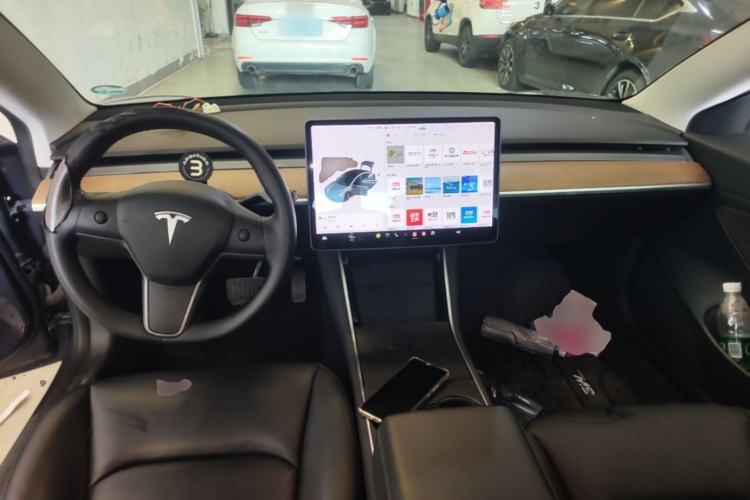 Used Tesla Model 3 2020 Revised Version Standard Range Rear-Wheel Drive – Upgraded Edition Center Console