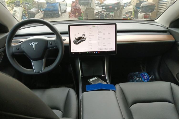 Used Tesla Model 3 2020 Revised Version Standard Range Rear-Wheel Drive – Upgraded Edition Center Console