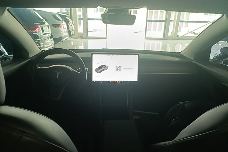 Used Tesla Model 3 2020 Revised Version Standard Range Rear-Wheel Drive – Upgraded Edition Center Console
