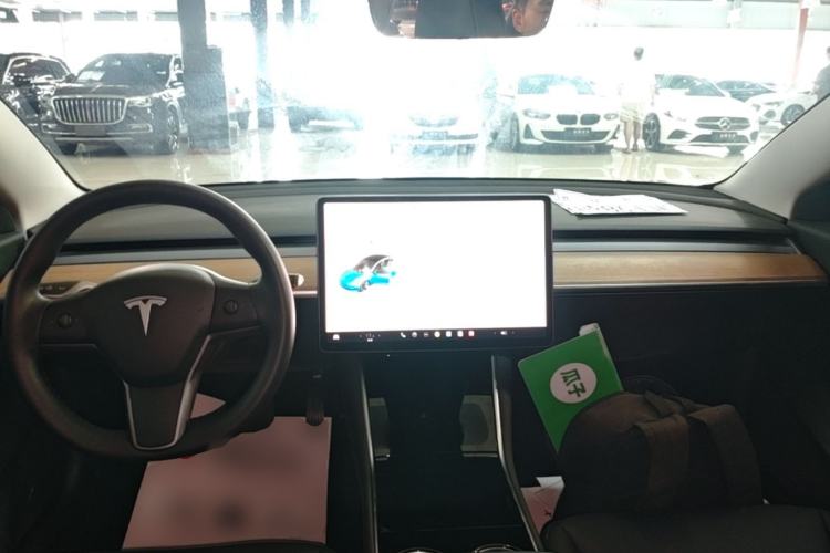 Used Tesla Model 3 2020 Revised Version Standard Range Rear-Wheel Drive – Upgraded Edition Center Console
