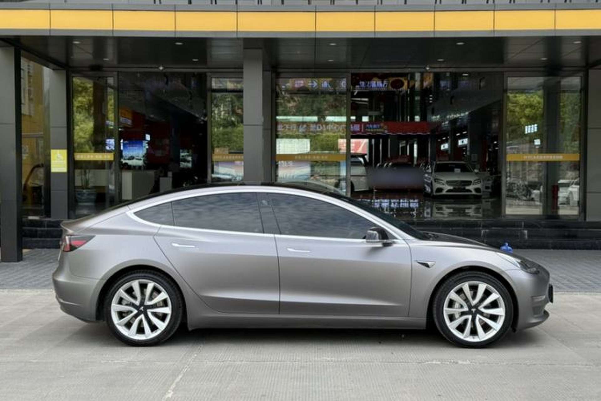 Used Tesla Model 3 2020 Long-Range Rear-Wheel-Drive Version Exterior 2