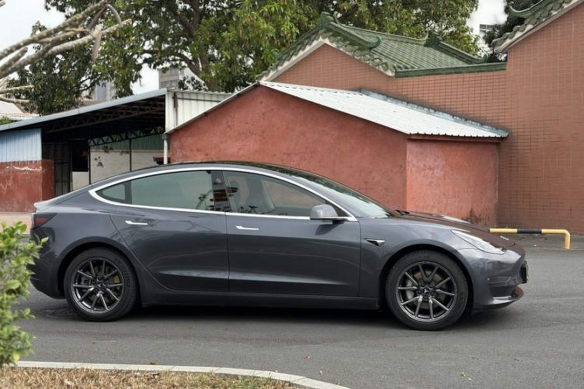 Used Tesla Model 3 2020 Refreshed Version Long-Range Rear-Wheel Drive Exterior 6