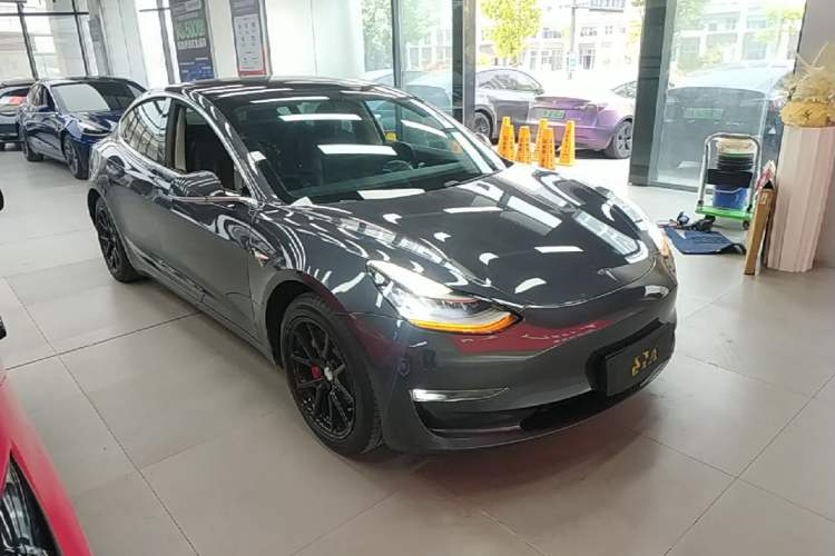 Used Tesla Model 3 2020 Refreshed Version Long-Range Rear-Wheel Drive Front Right 45 Deg