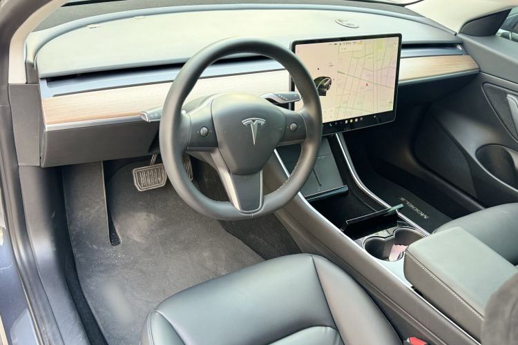 Used Tesla Model 3 2020 Revised Version Standard Range Rear-Wheel Drive – Upgraded Edition Interior 1