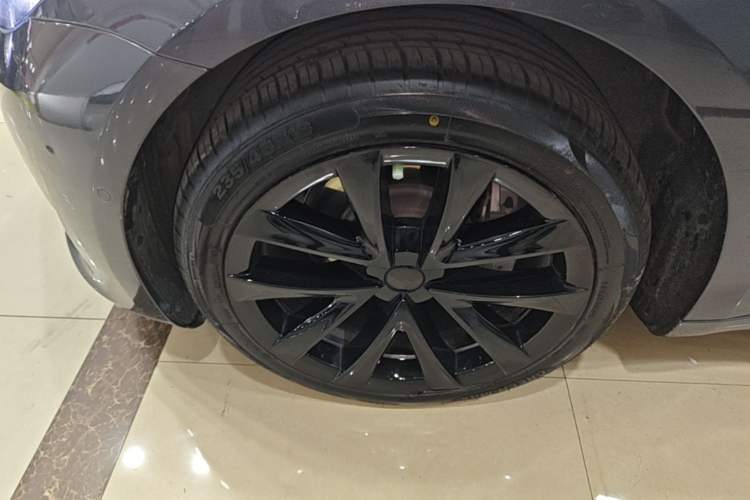 Used Tesla Model 3 2020 Revised Version Standard Range Rear-Wheel Drive – Upgraded Edition Left Front Wheel Hub
