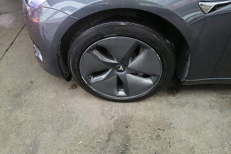 Used Tesla Model 3 2020 Revised Version Standard Range Rear-Wheel Drive – Upgraded Edition Left Front Wheel Hub