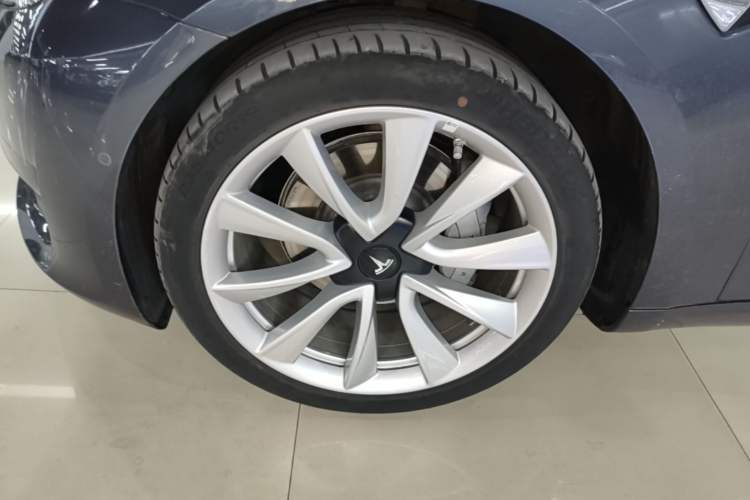 Used Tesla Model 3 2020 Revised Version Standard Range Rear-Wheel Drive – Upgraded Edition Left Front Wheel Hub