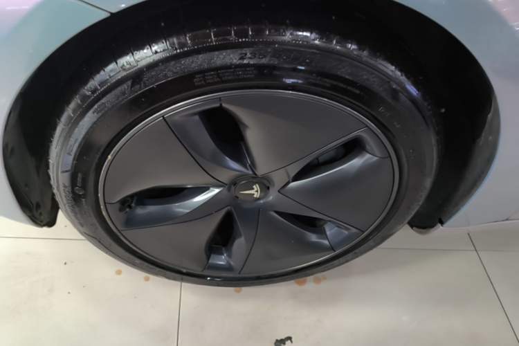 Used Tesla Model 3 2020 Revised Version Standard Range Rear-Wheel Drive – Upgraded Edition Left Front Wheel Hub