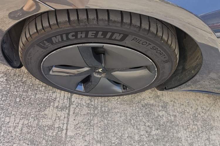 Used Tesla Model 3 2020 Revised Version Standard Range Rear-Wheel Drive – Upgraded Edition Left Front Wheel Hub