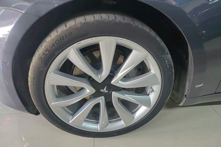 Used Tesla Model 3 2020 Revised Version Standard Range Rear-Wheel Drive – Upgraded Edition Left Front Wheel Hub