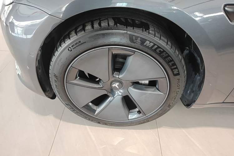 Used Tesla Model 3 2020 Revised Version Standard Range Rear-Wheel Drive – Upgraded Edition Left Front Wheel Hub
