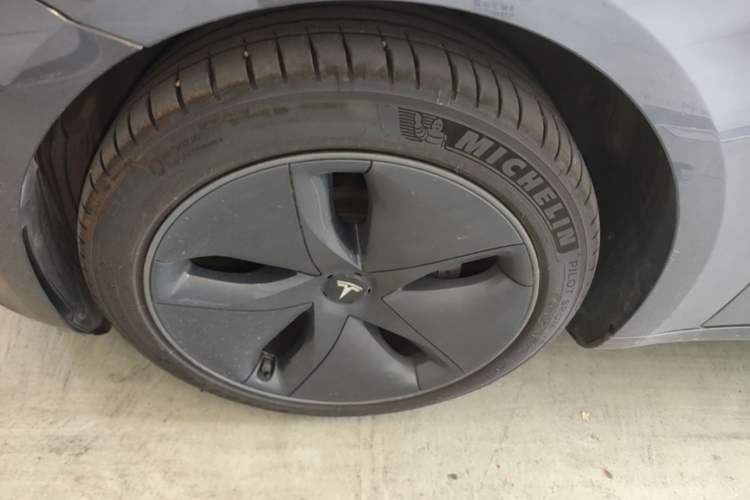 Used Tesla Model 3 2020 Revised Version Standard Range Rear-Wheel Drive – Upgraded Edition Left Front Wheel Hub