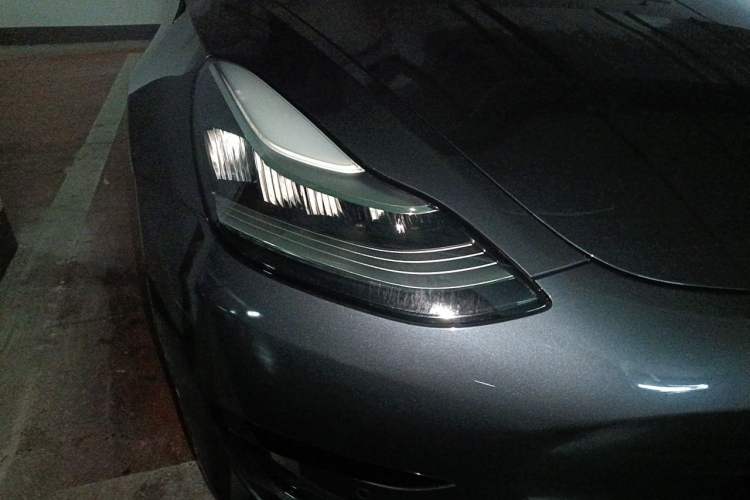 Used Tesla Model 3 2020 Revised Version Standard Range Rear-Wheel Drive – Upgraded Edition Right Front Headlight